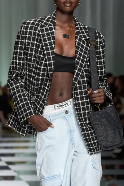 Look 63